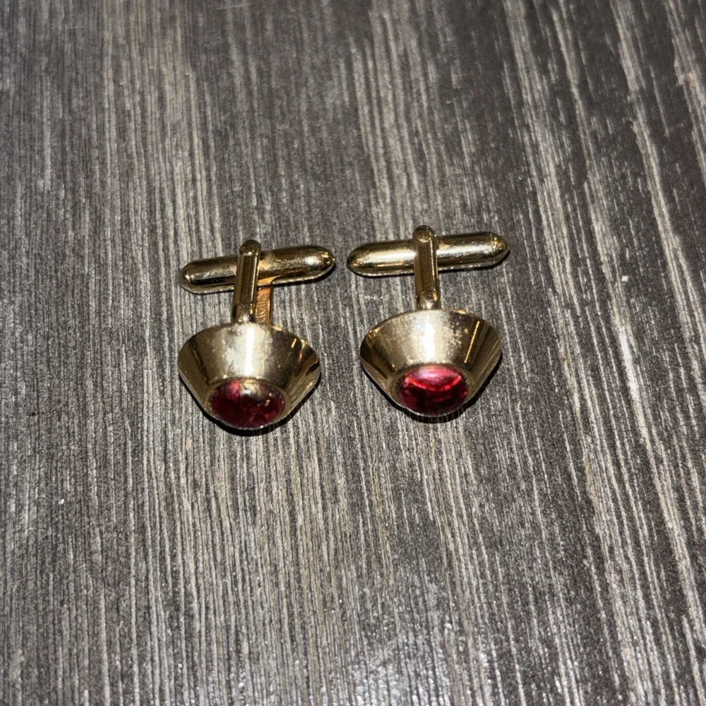 Vintage Swank‎ Signed Red Cabochon Lucite Cuff Links